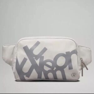 Lululemon Everywhere Belt Bag Large 2L in Vapor Rhino Grey LU9BJAS. NWT!
